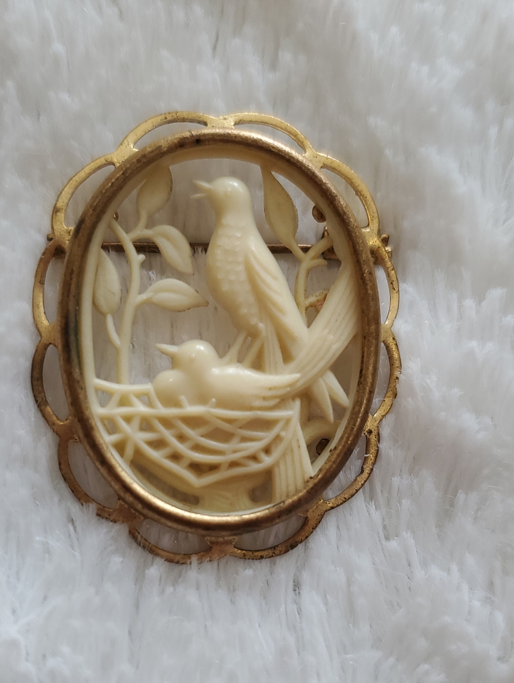 VINTAGE Ivory Bird Nest Brooch Pin - Classic Decorative Accent